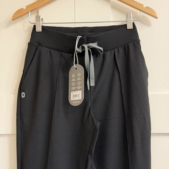 Figs High Waisted Evanston FORMx Skinny Flare Scrub Pants in Black, Size X-Small - Picture 10 of 12